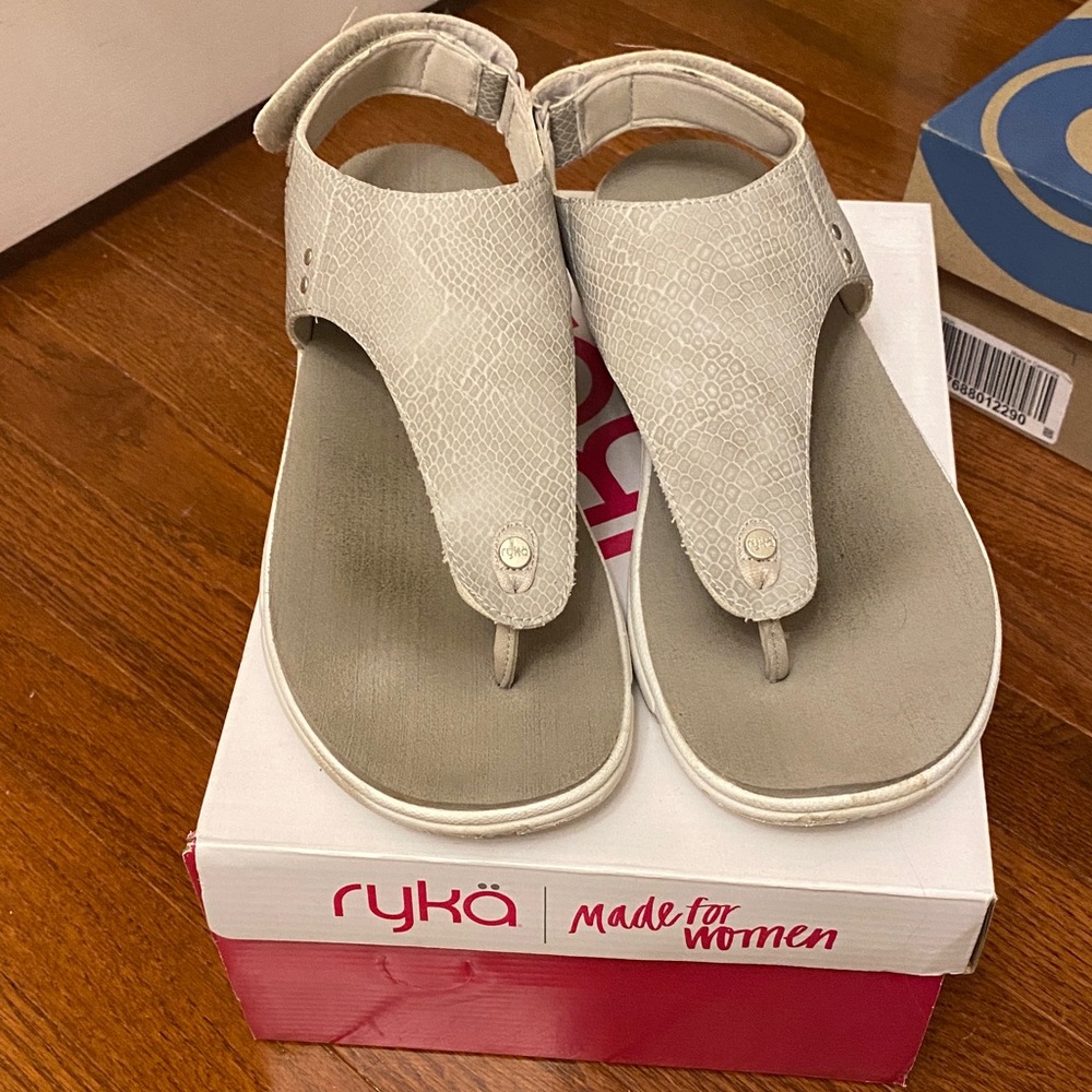 Ryka Light gray Textured Sandals